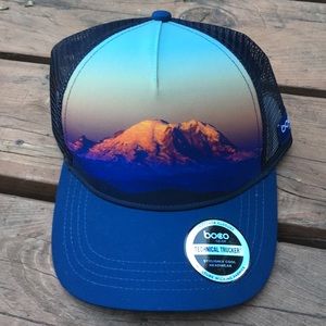 Boco Trucker Hat Mt. Rainer. SnapBack One Size.